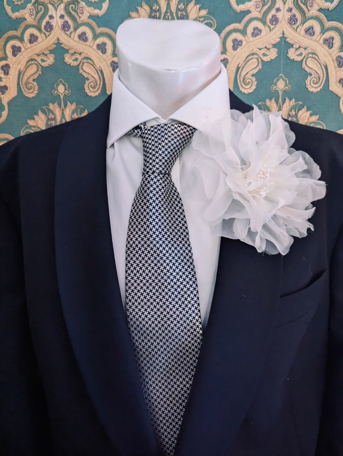 Broochella Men’s Aubrieta flower brooch pin silk organza handmade luxury designer ivory