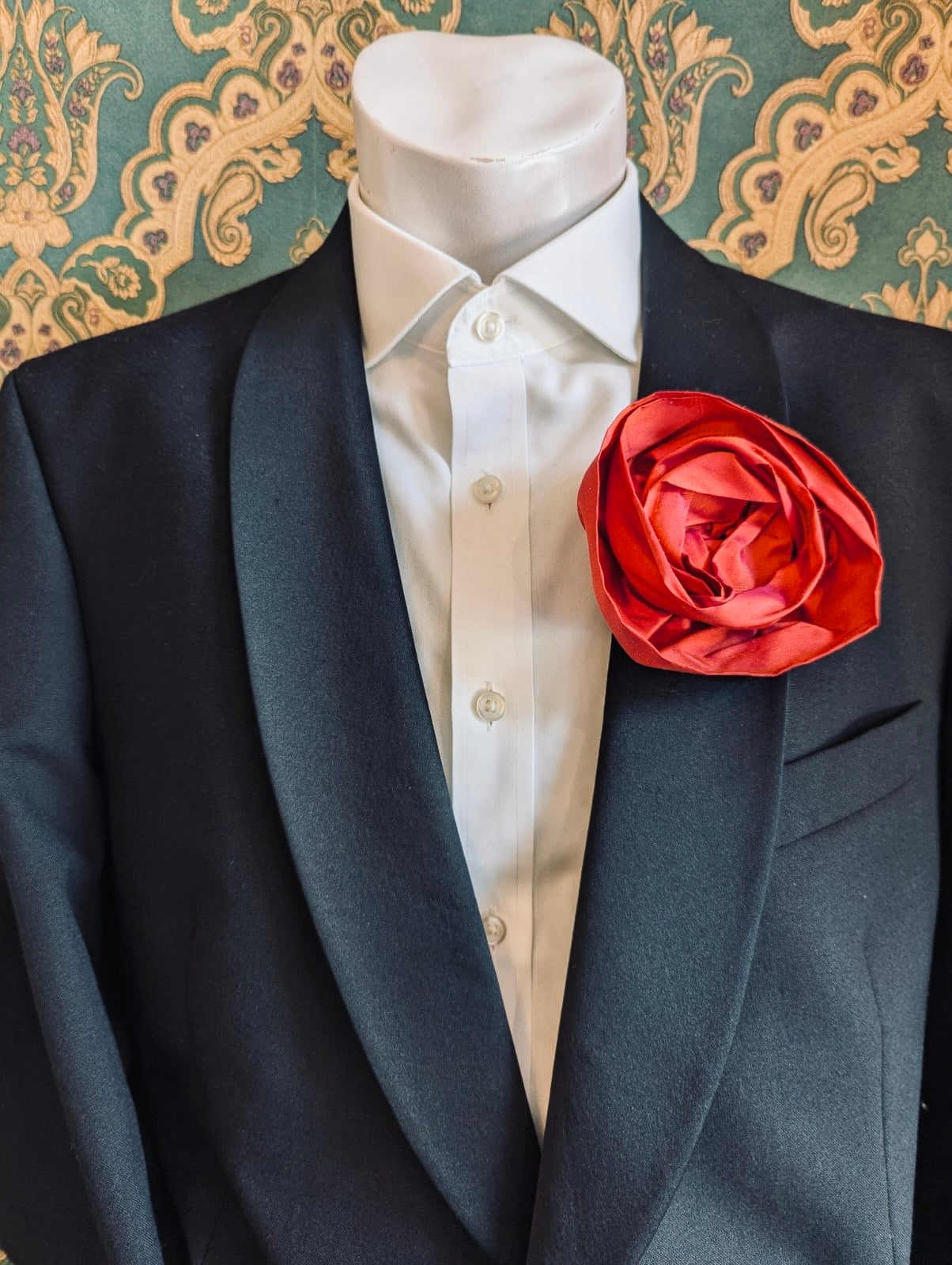 Broochella Isabella Rossellini Men's flower brooch pin handmade silk designer luxury Red
