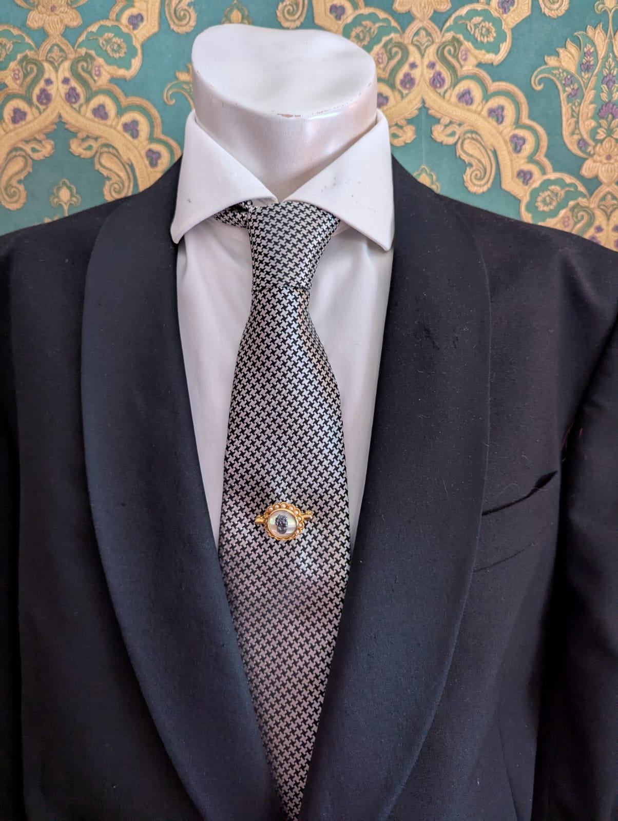 Broochella Cameo men’s portrait vintage brooch pin gold tone designer