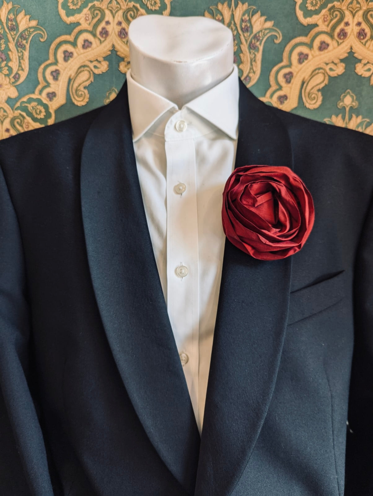 Broochella Isabella Rossellini Men's flower brooch pin handmade silk designer luxury Burgundy