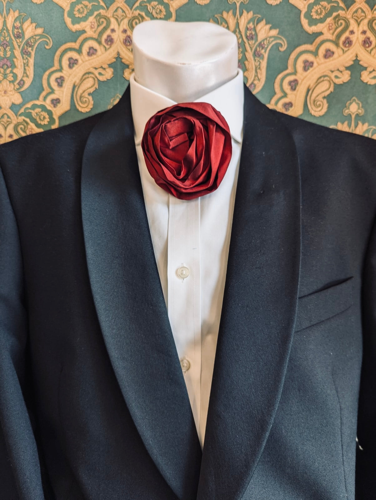 Broochella Isabella Rossellini Men's flower brooch pin handmade silk designer luxury Burgundy