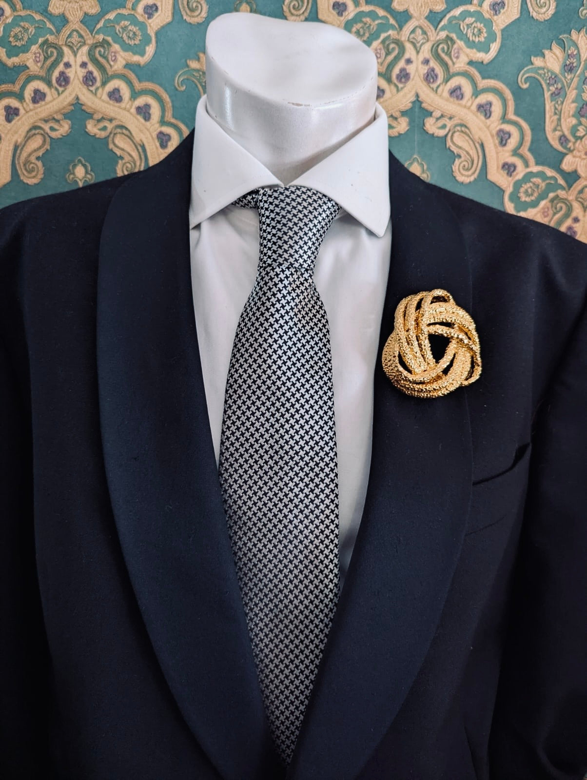 Broochella Men's Golden Knot Brooch Pin gold tone metal luxury designer