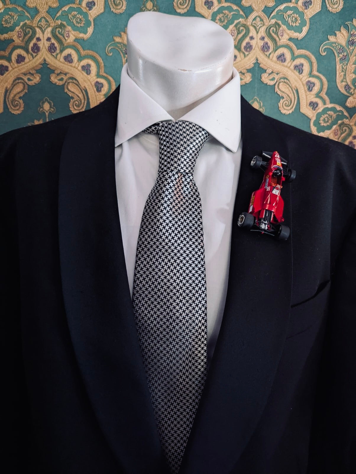 Broochella Rosso Maranello No.27– Formula One Car Racing Brooch Pin scuderia d'Oro Men's luxury designer red