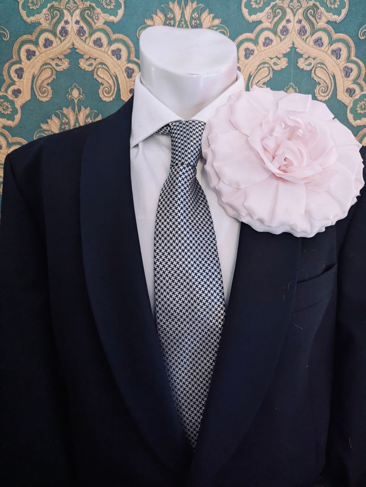 Broochella Men's Femmina large flower brooch pin handmade designer luxury pink