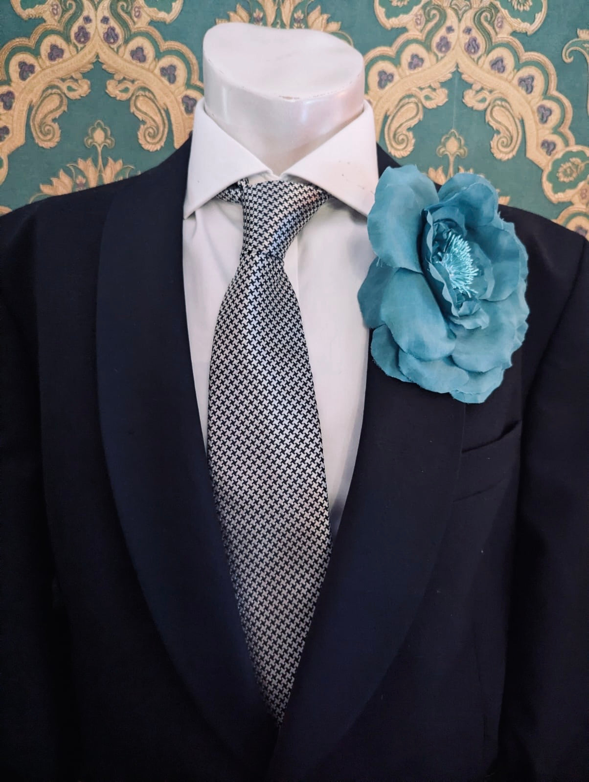 Broochella Men’s Signorita flower brooch pin handmade luxury designer blue