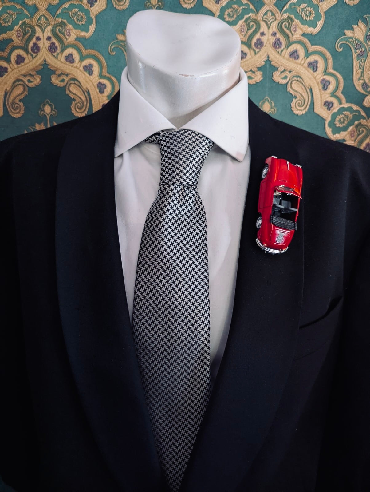 Broochella Rosso Cabrio No.356 – Vintage Convertible Car Brooch pin red  scuderia d'Oro upcycled men's luxury designer 
