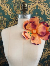 Load image into Gallery viewer, Magnolia d&#39;Arte Brooch
