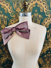 Load image into Gallery viewer, Velvet Bows - Violet/Green
