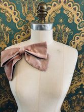 Load image into Gallery viewer, Velvet Bows - Pink/Navy
