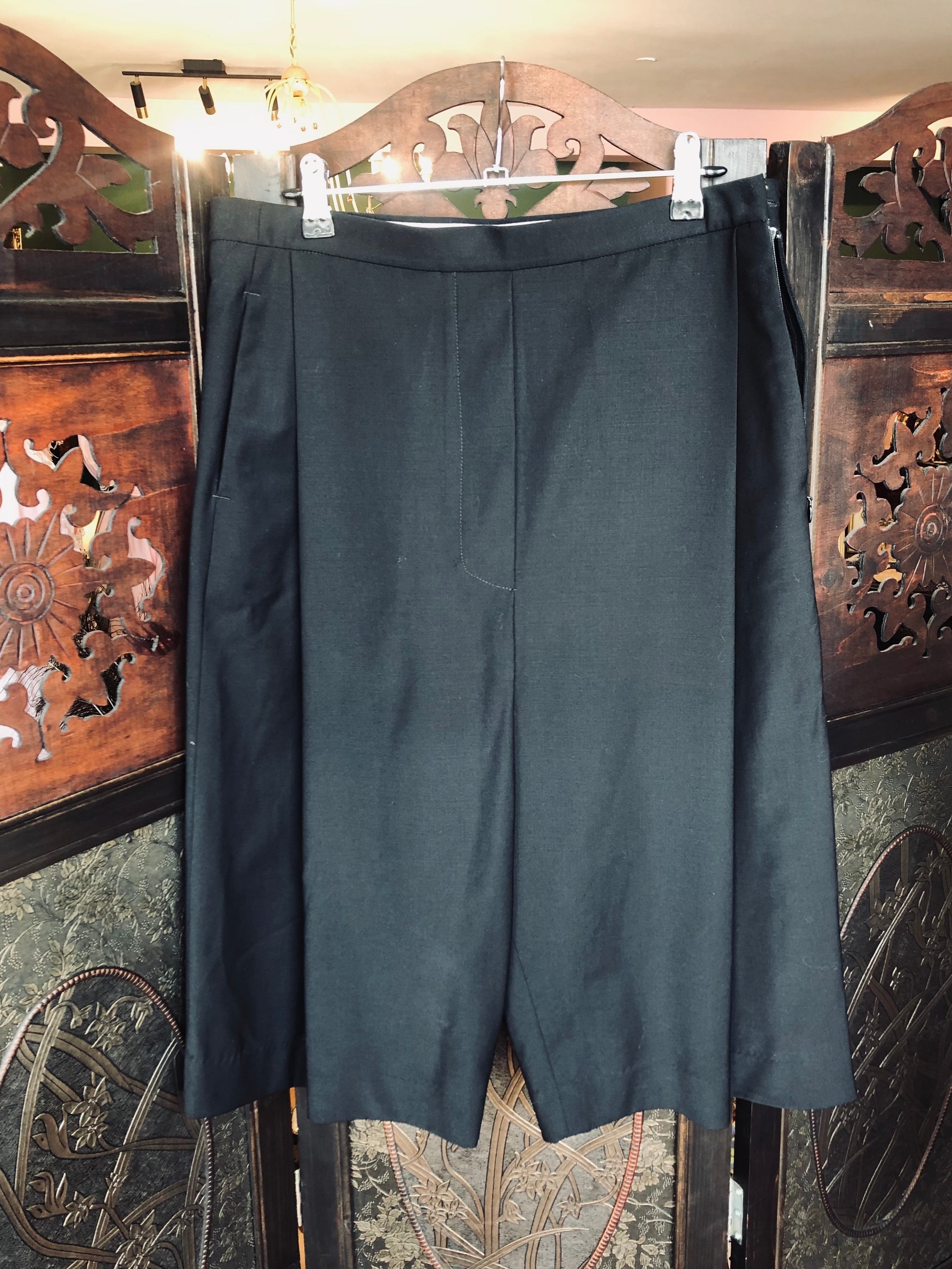 Ellery Tailored Black Wool Shorts – AU 8