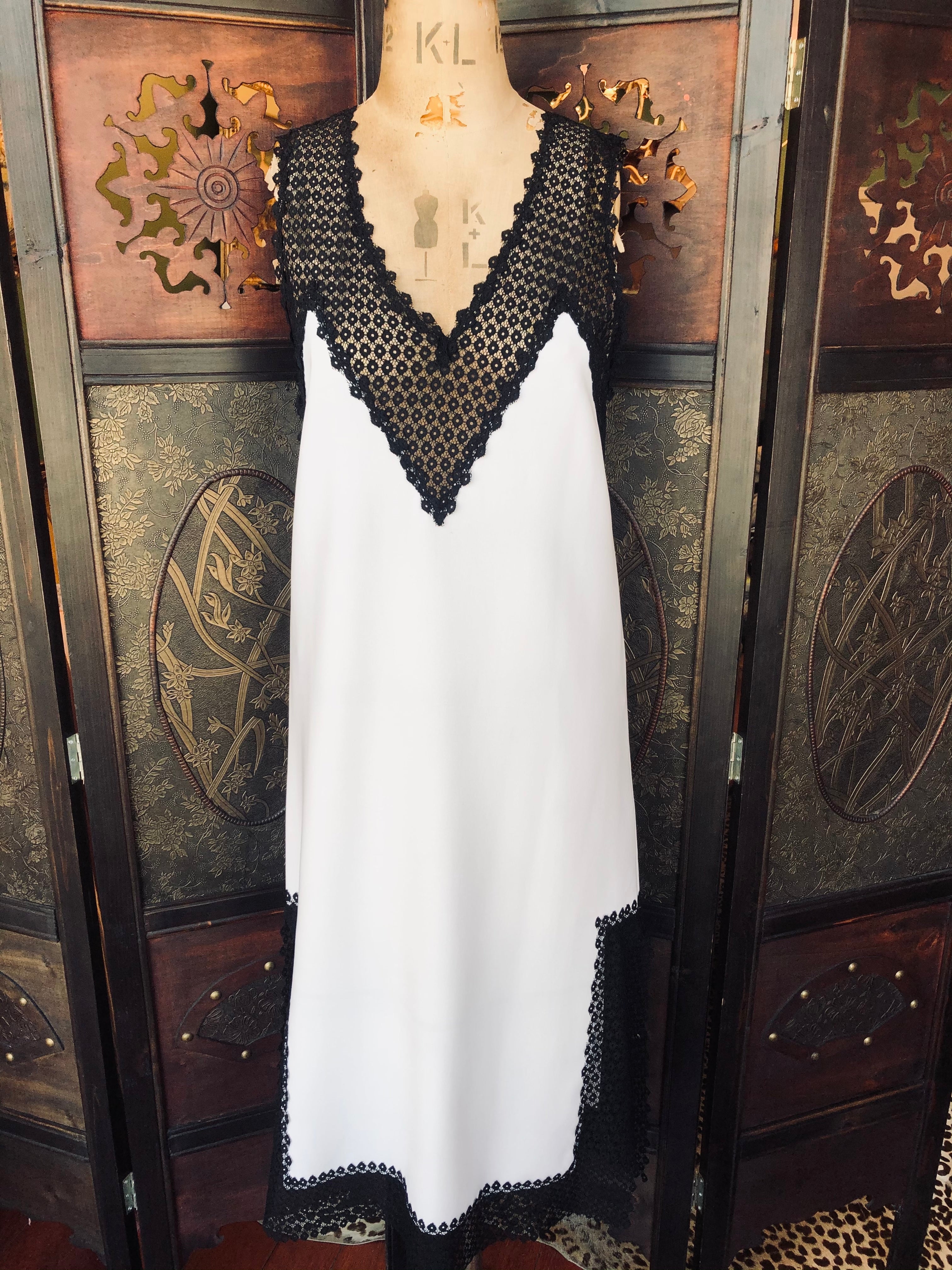 Scanlan Theodore White and Black Lace-Trim Midi Dress – AU 6