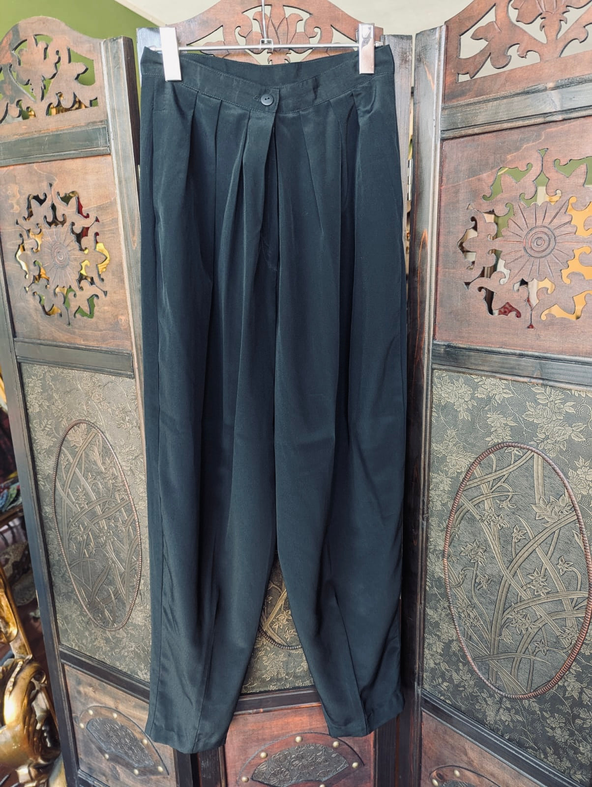 Felyne Vintage Black Pleated Trousers – AU 12 / US 8
