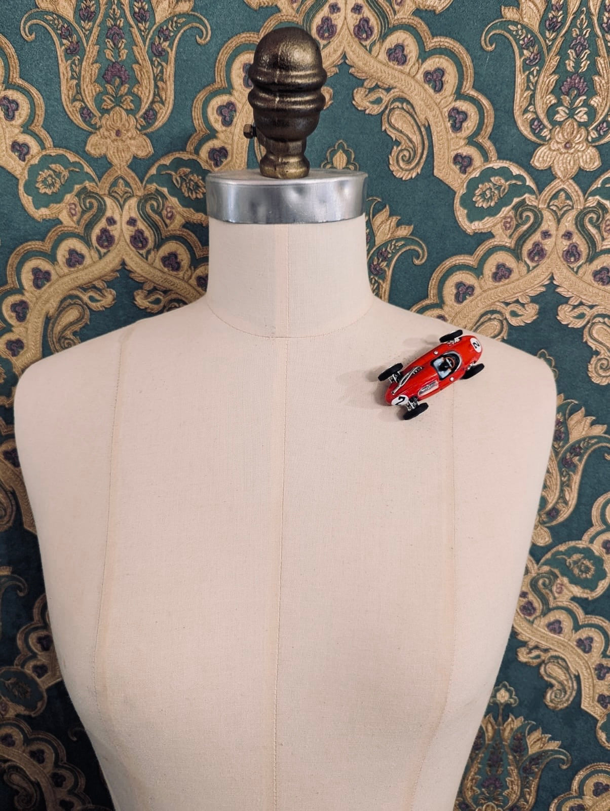 Broochella Rosso Competizione No.2 – Driver’s Edition Vintage Racing Car Brooch Pin red Scuderia d'Oro upcycled designer luxury men's women's 