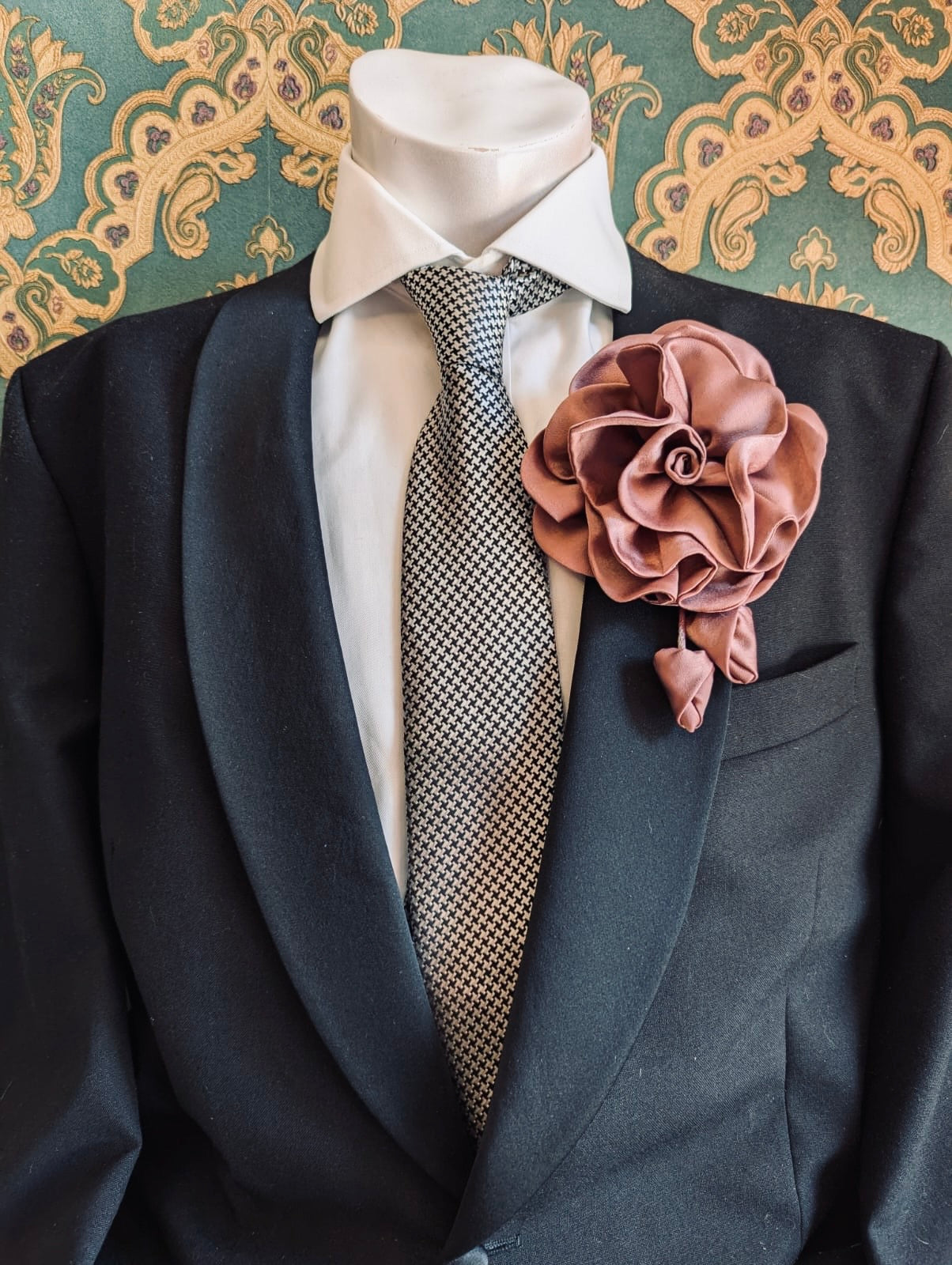 Broochella Men’s Rosetta flower brooch pin silk satin handmade luxury designer blush pink