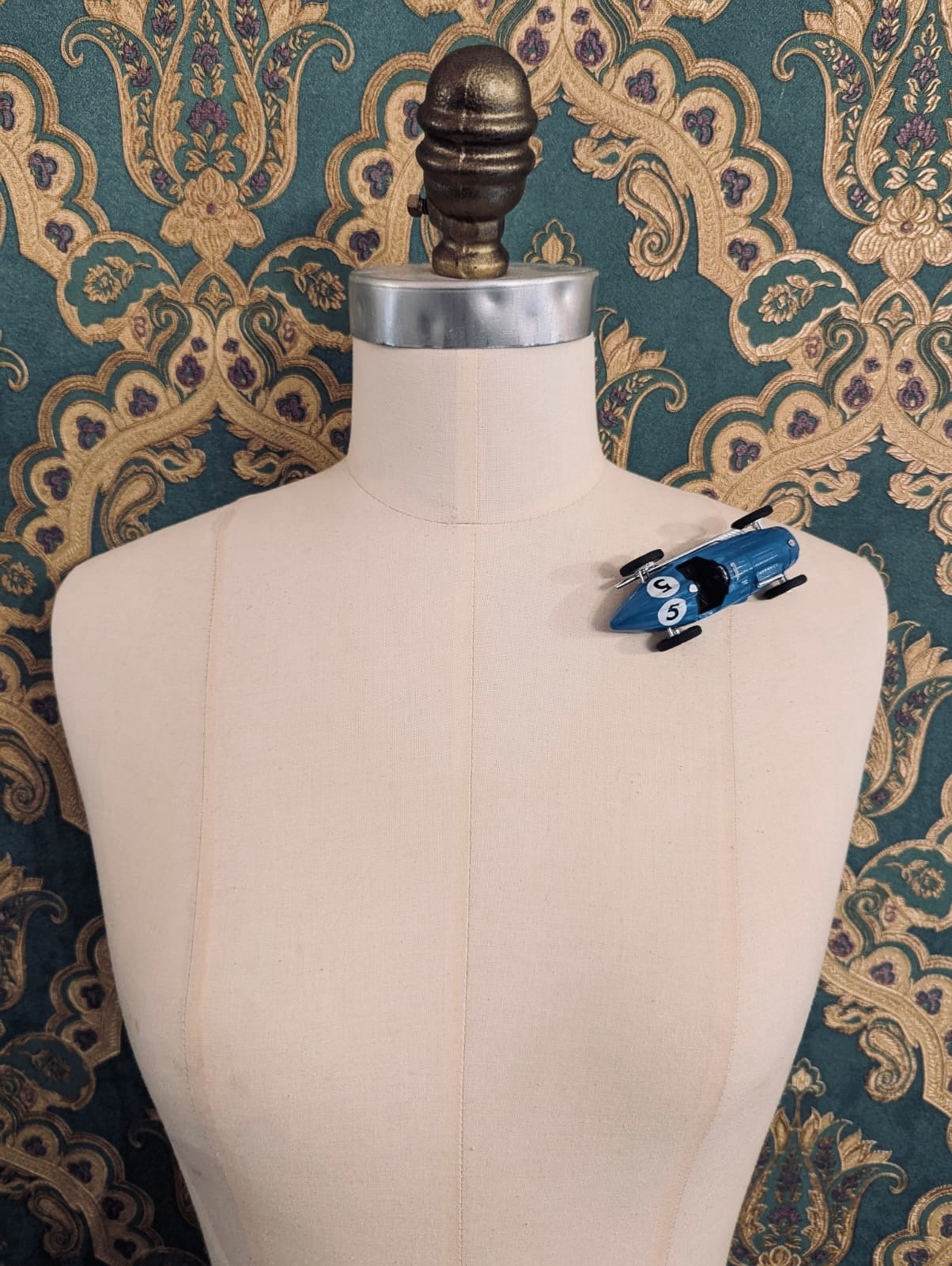 Broochella Blu Veloce No.5 vintage Grand Prix racing car brooch pin blue women’s men’s designer