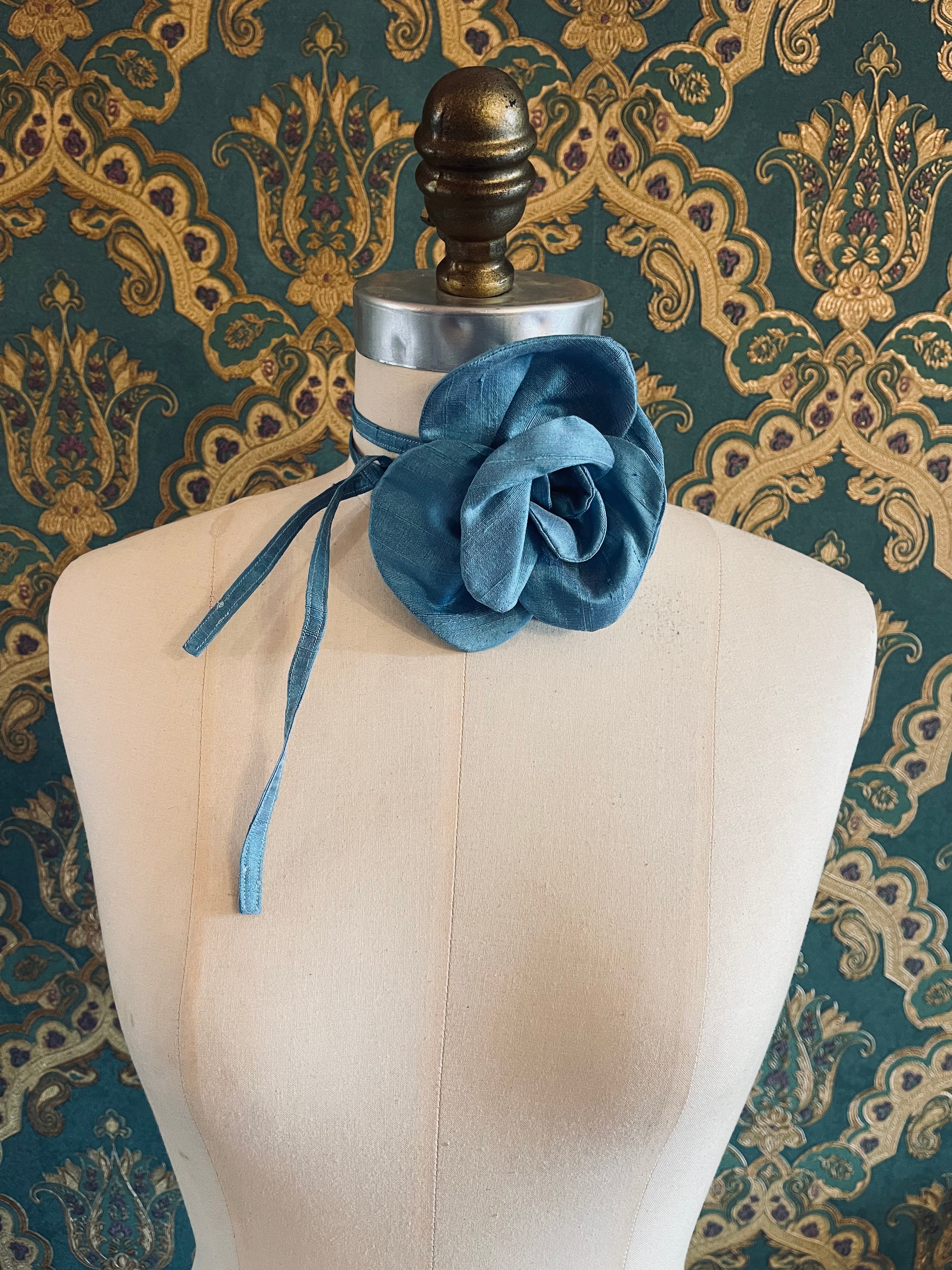 Bellucci_silk-flower-choker_small-blue