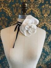 Load image into Gallery viewer, Bellucci_silk-flower-choker_small-white
